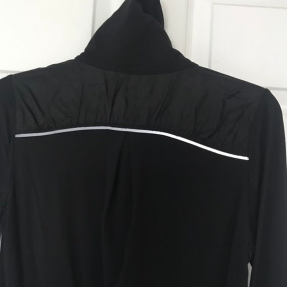 Lululemon Run Layer - Picture 8 of 9